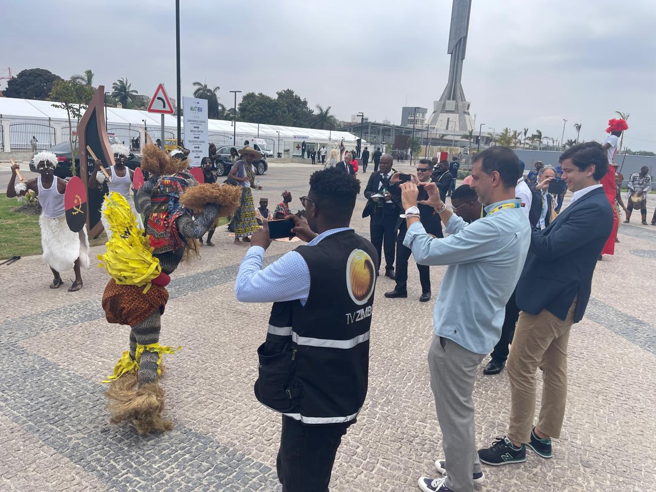 JORNALISTAS ESTRANGEIROS ENCANTADOS COM A CULTURA ANGOLANA DISPOSTA NO EVENTO