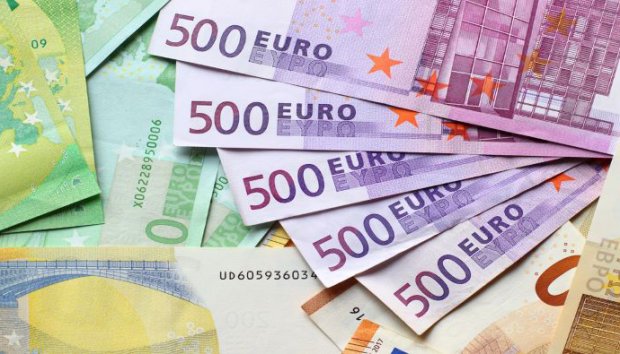 EURO SEGUE NO NÍVEL MAIS BAIXO FACE AO DÓLAR  DESDE 2002