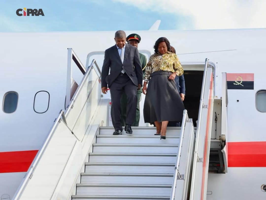 PRESIDENTE DA REPÚBLICA REGRESSA AO PAÍS