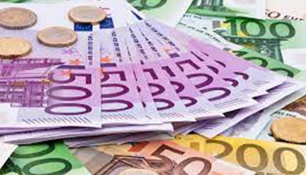 BANCOS COM DIFERENCIAL DE 8,0 POR CENTO NA VENDA DO EURO