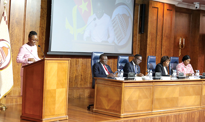 ANGOLA  VAI IMPLEMENTAR NOVO REGIME  DE FUNDOS PÚBLICOS