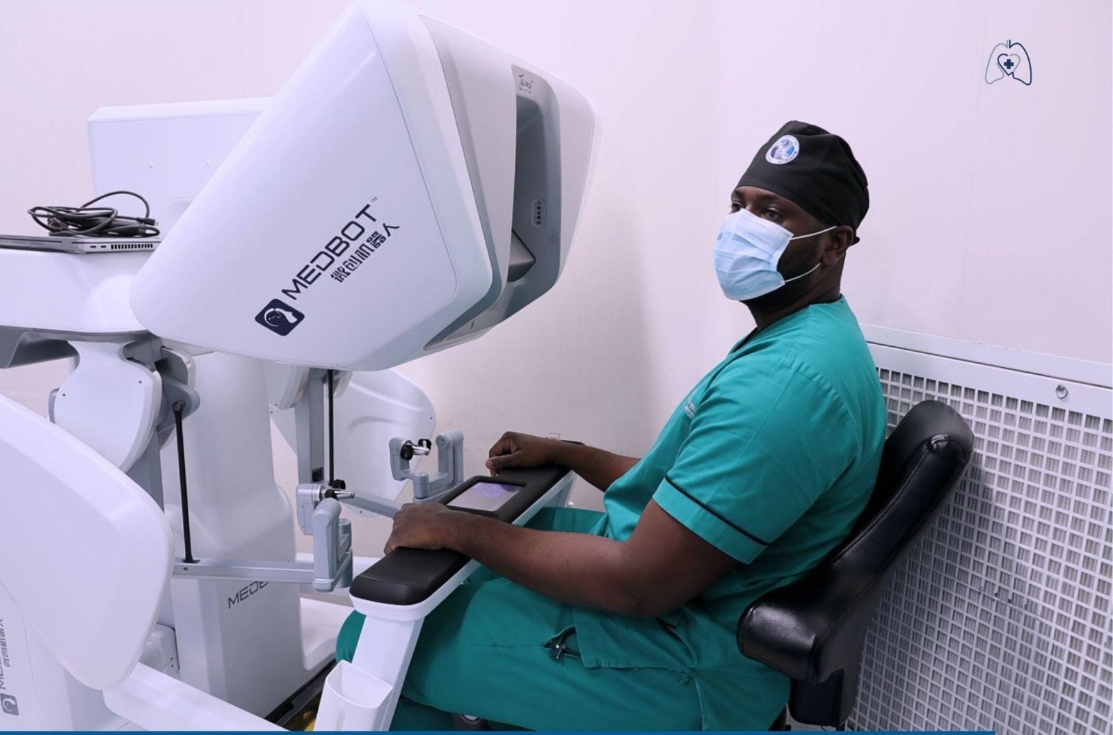 ANGOLA ALCANÇA AVANÇOS NO DOMÍNIO DA CIRURGIA ROBÓTICA EM FÓRUM INTERNACIONAL DE SAÚDE