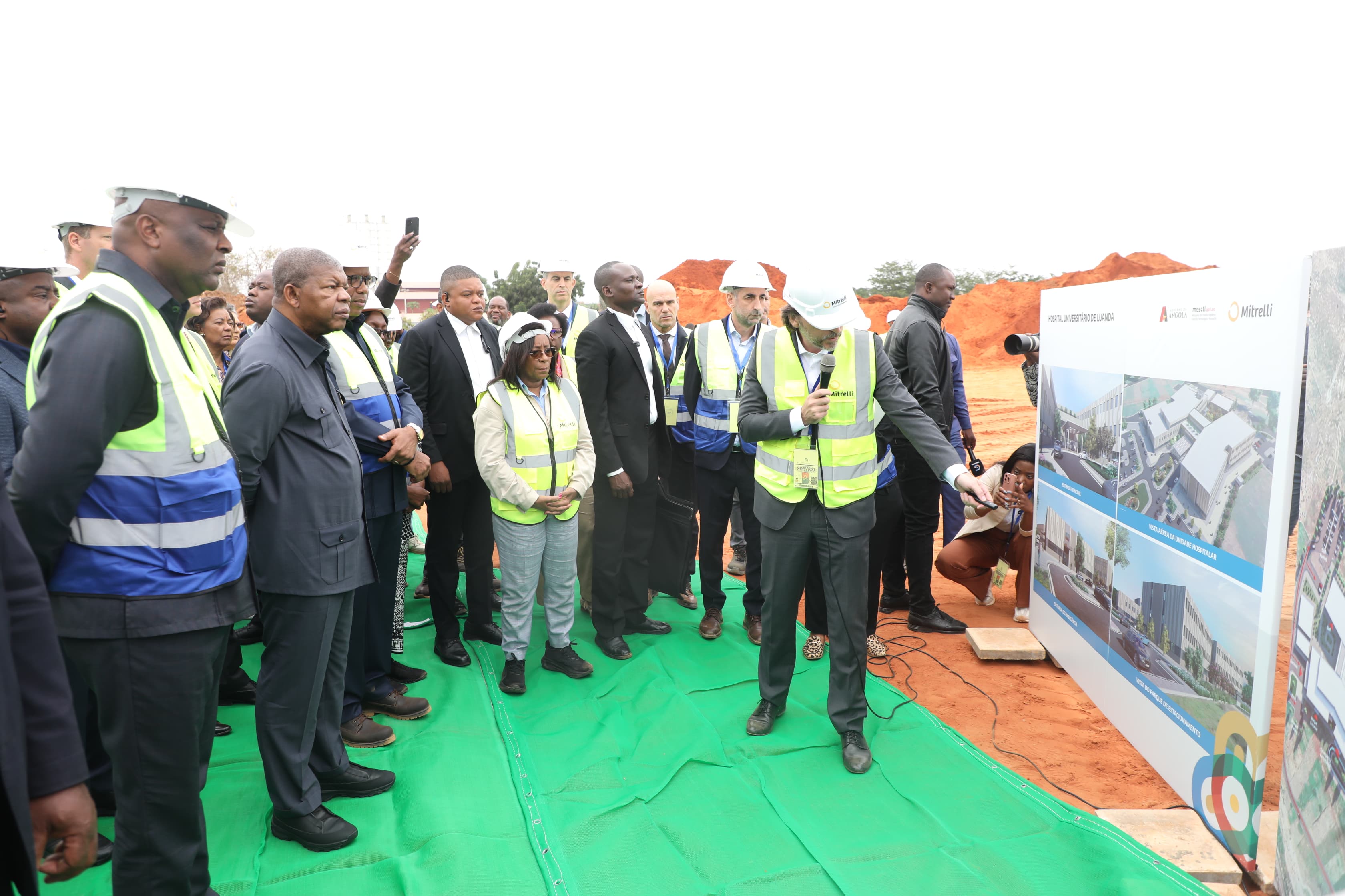PRESIDENTE JOÃO LOURENÇO VISITA  OBRAS DO HOSPITAL UNIVERSITÁRIO DE LUANDA