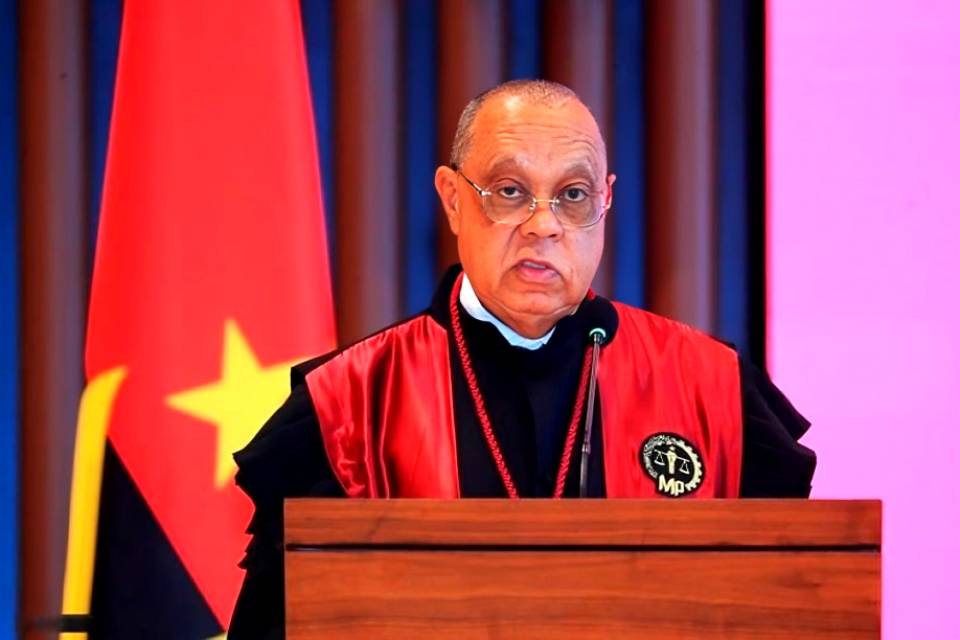 HÉLDER PITTA GRÓZ CESSA FUNÇÕES  COMO PROCURADOR-GERAL DA REPÚBLICA