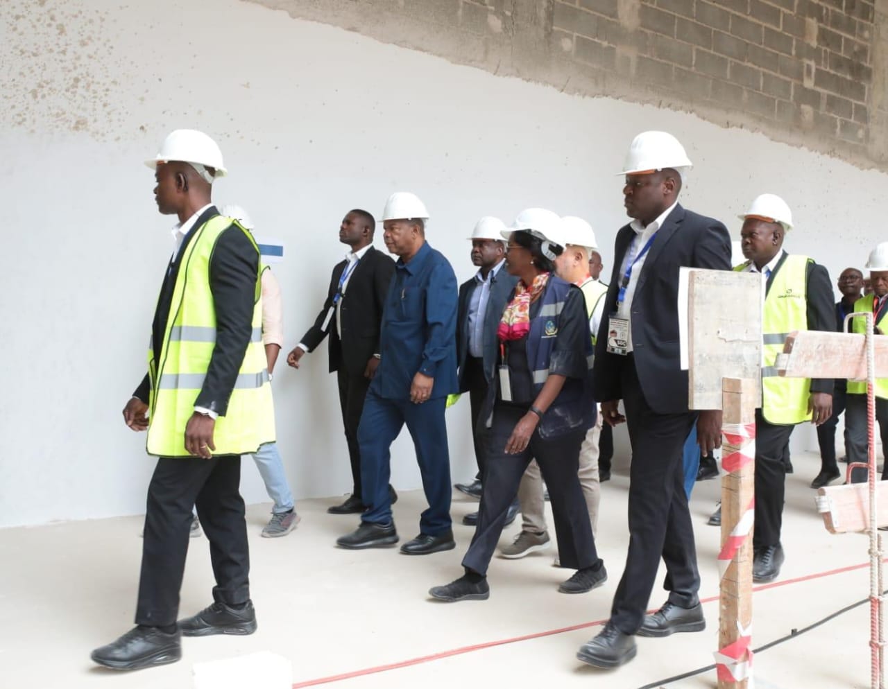 PRESIDENTE JOÃO LOURENÇO CONSTATA  OBRAS DO  HOSPITAL DOS QUEIMADOS NO KILAMBA