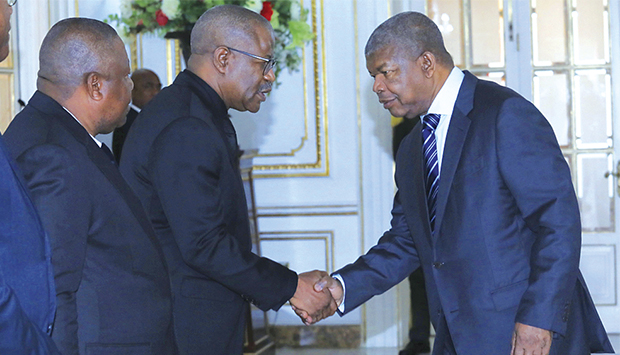 PRESIDENTE DA REPÚBLICA CONFERE POSSE A NOVOS GOVERNANTES RECEM NOMEADO