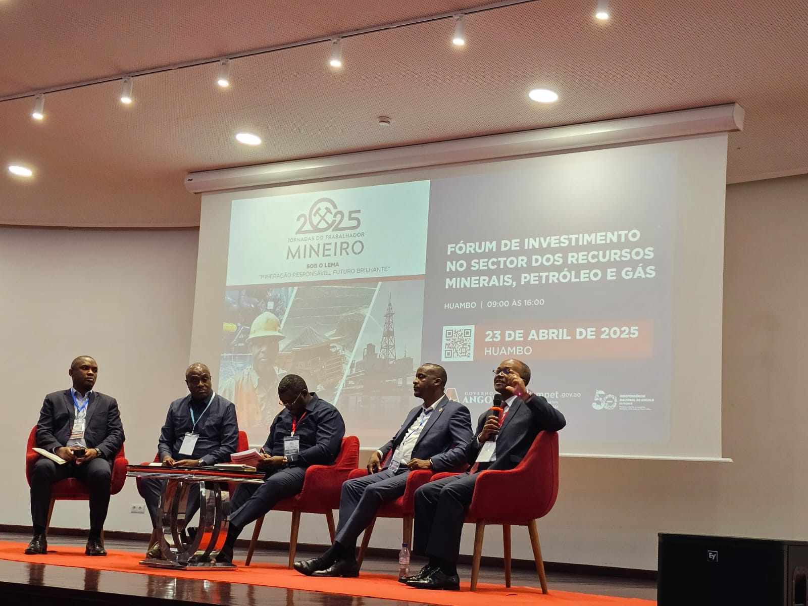 MINISTRO DIAMANTINO: ANGOLA ERA APENAS FORNECEDORA DE MATÉRIA-PRIMA