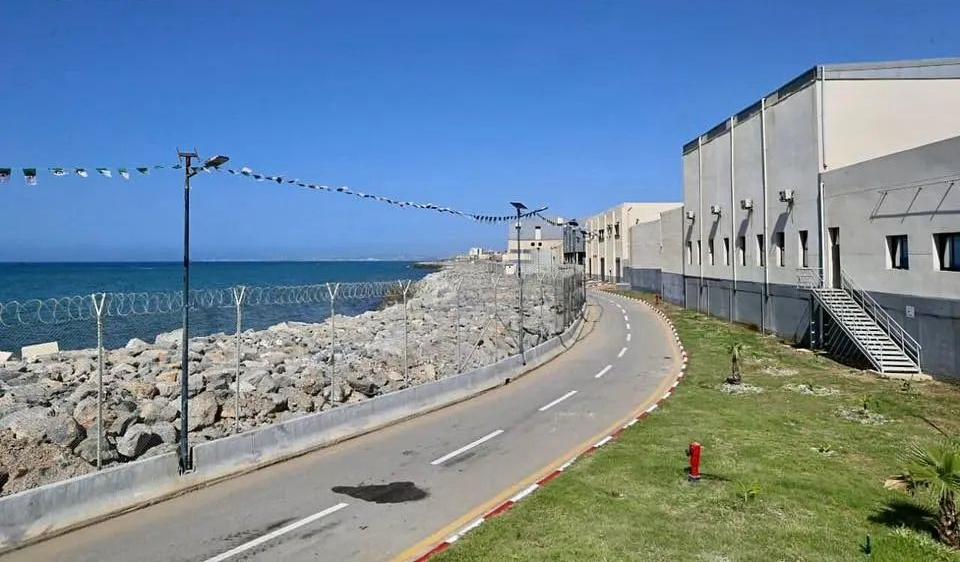 JOÃO LOURENÇO VISITA ESTAÇÃO DE DESSALINIZAÇÃO DE ÁGUA DO MAR  EM ARGÉLIA