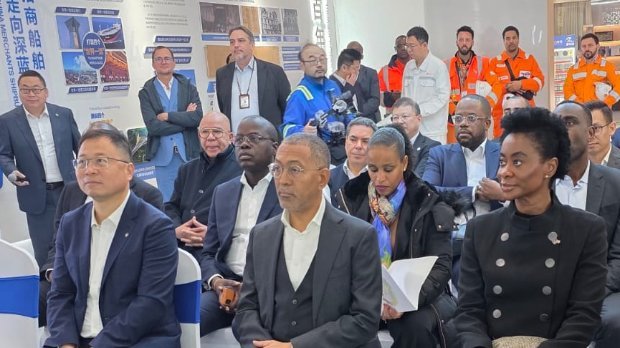 MINISTRO DIAMANTINO AZEVEDO VERIFICA CONSTRUÇÃO DO PROJECTO KAMINHO NA CHINA  DESTINADO ACTIVIDADE PETROLÍFERA  OFFSHORE