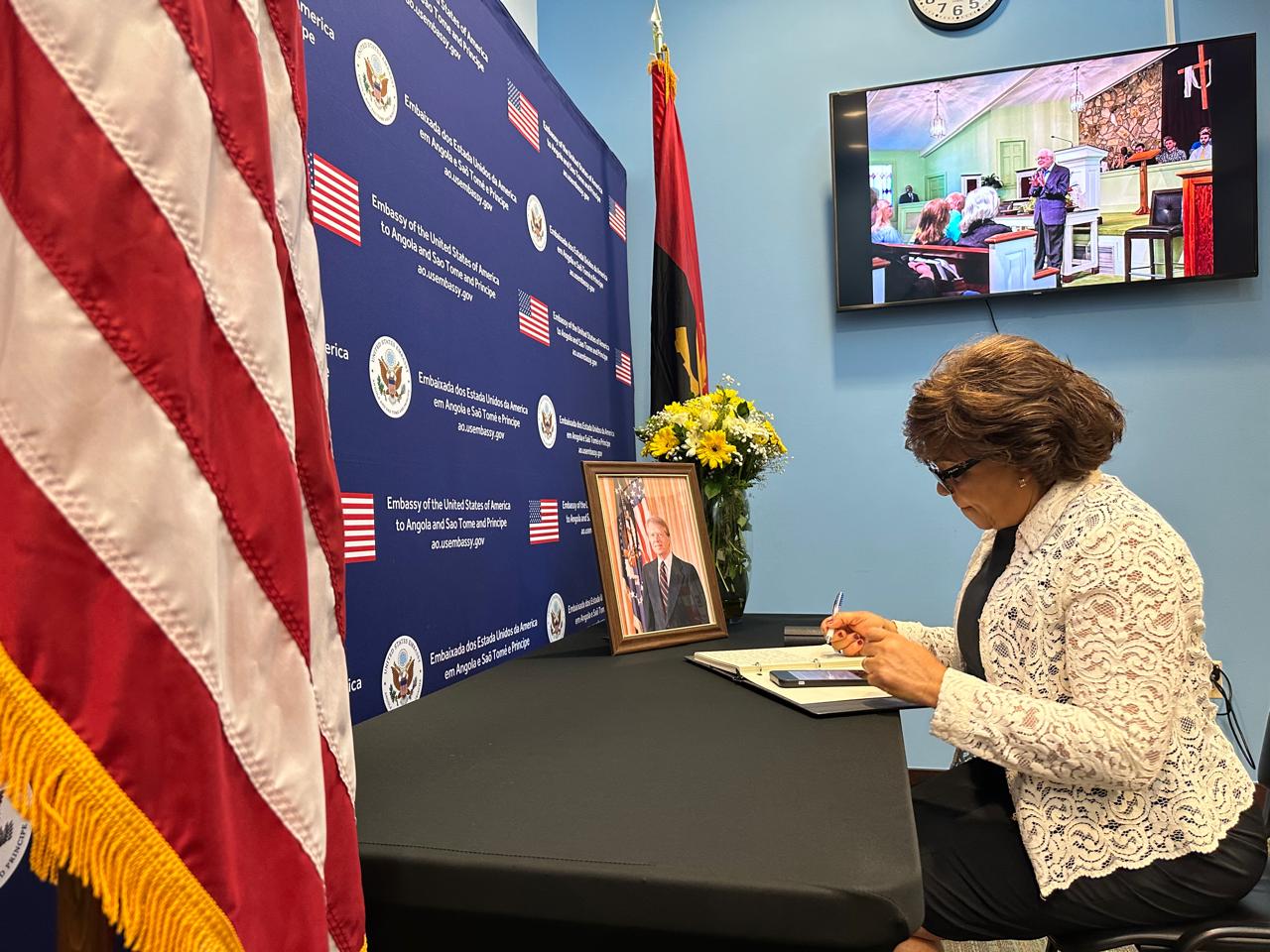 SECRETÁRIA DE ESTADO  ESMERALDA MENDONÇA  RENDE HOMENAGEM A JIMMY CARTER