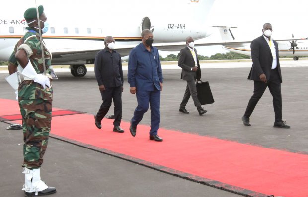 PRESIDENTE DA REPÚBLICA JÁ ESTÁ  EM CABINDA