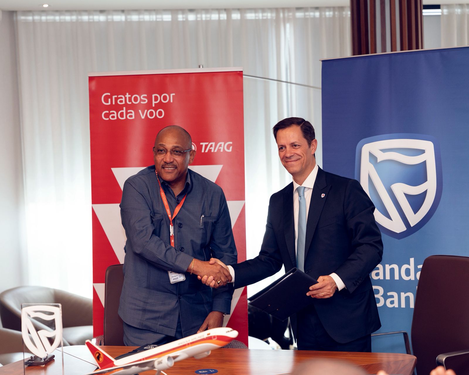 TAAG E STANDARD BANK FIRMAM PARCERIA NA AQUISIÇÃO DE BILHETES DE PASSAGEM