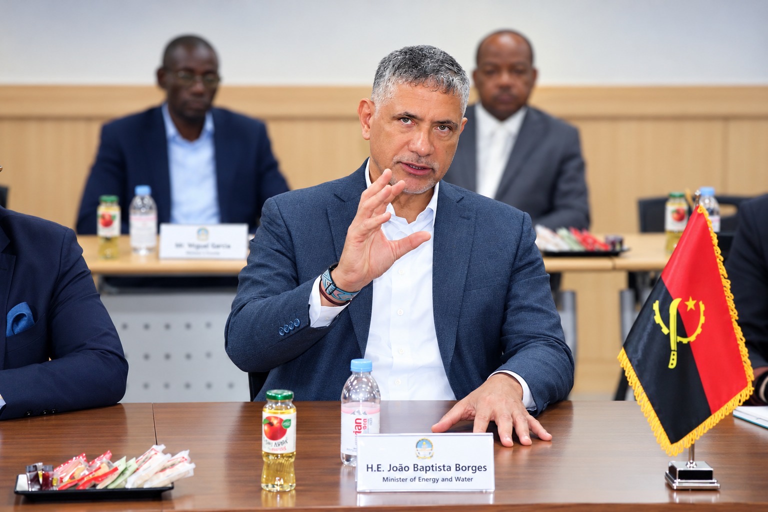 ANGOLA MOBILIZA INVESTIMENTO ONTERNACIONAL  NOSECTOT DA ENERGIA E ÁGUAS
