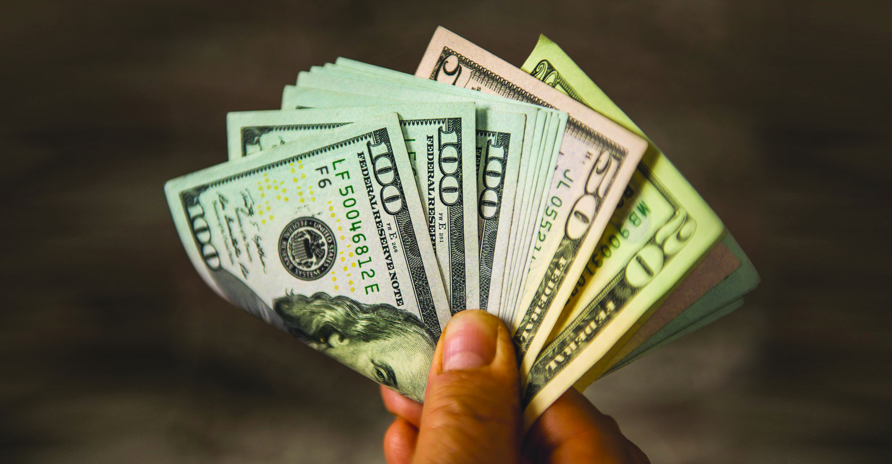 DÓLAR CAI PELA SEGUNDA SEMANA CONSECUTIVA NOS BANCOS COMERCIAIS