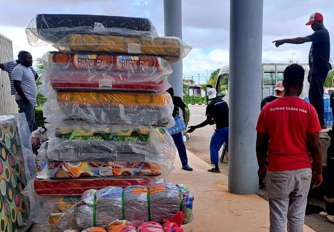 EMPRESAS DO SECTOR DAS TELECOMUNICAÇÕES NO BENGO DOAM BENS PARA VÍTIMAS DAS CHEIAS EM BENGUELA