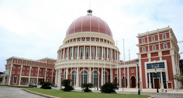 DEPUTADOS DEFENDEM PENA MÁXIMA PARA CRIMES DE VIOLAÇÃO DE MENORES