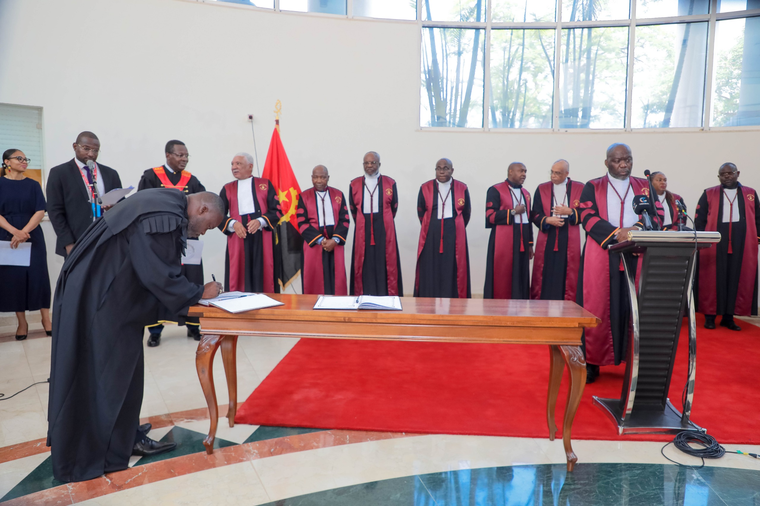 CONSELHO SUPERIOR DE MAGISTRATURA JUDICIAL EMPOSSA 40 NOVOS JUÍZES DESEMBARGADORES