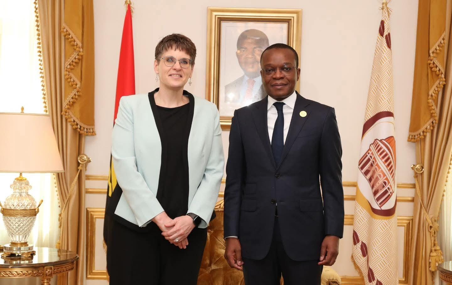 PRESIDENTE DA ASSEMBLEIA NACIONAL RECEBE EM AUDIÊNCIA ENCARREGADA DE NEGÓCIOS DOS ESTADOS UNIDOS