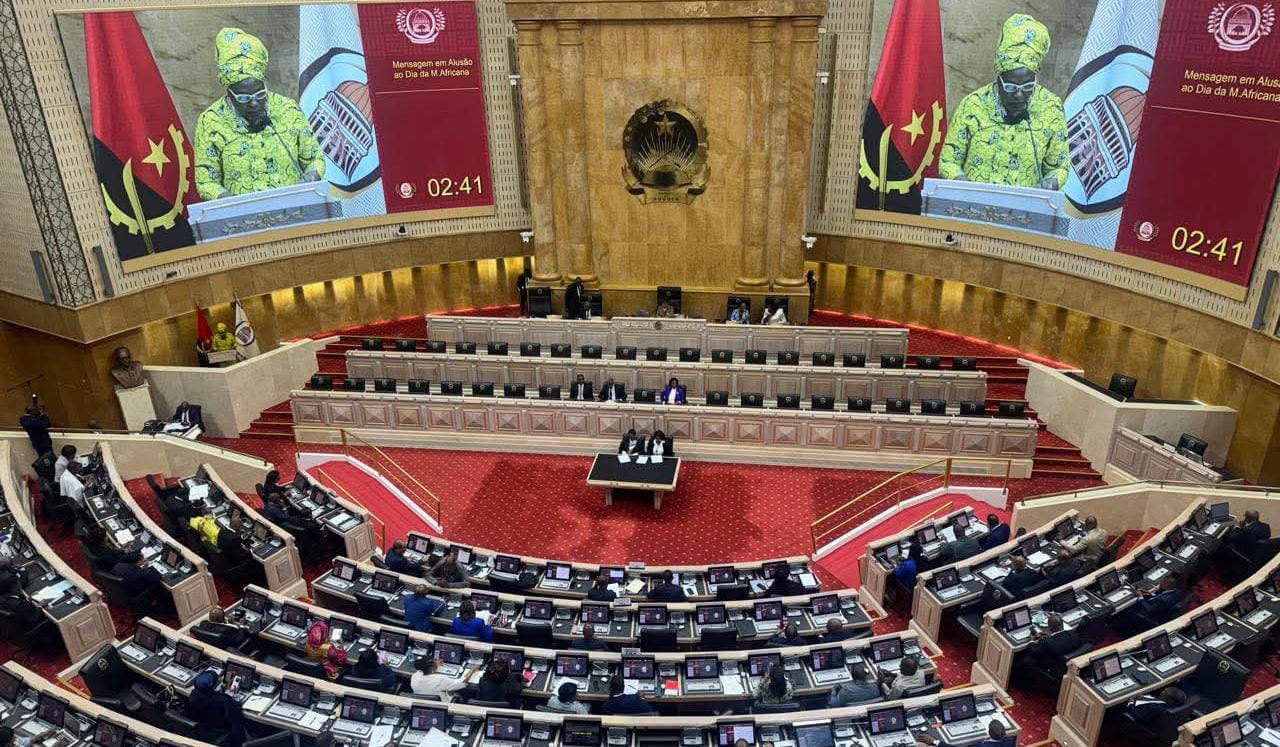 ASSEMBLEIA NACIONAL ACOLHE SESSÃO PLENÁRIA DA 3ª SESSÃO LEGISLATIVA DA  V LEGISLATURA