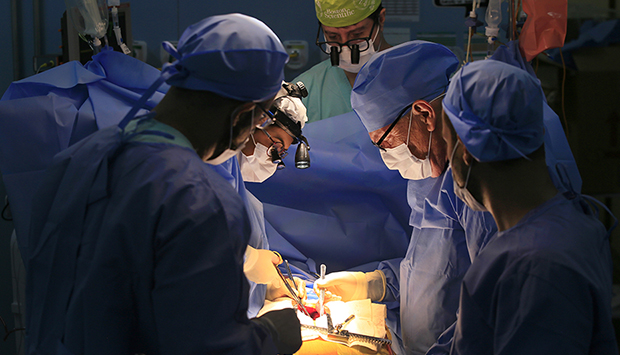 COMPLEXO HOSPITALAR CARDIAL DO NASCIMENTO REALIZA CIRURGIA DE URGÊNCIA