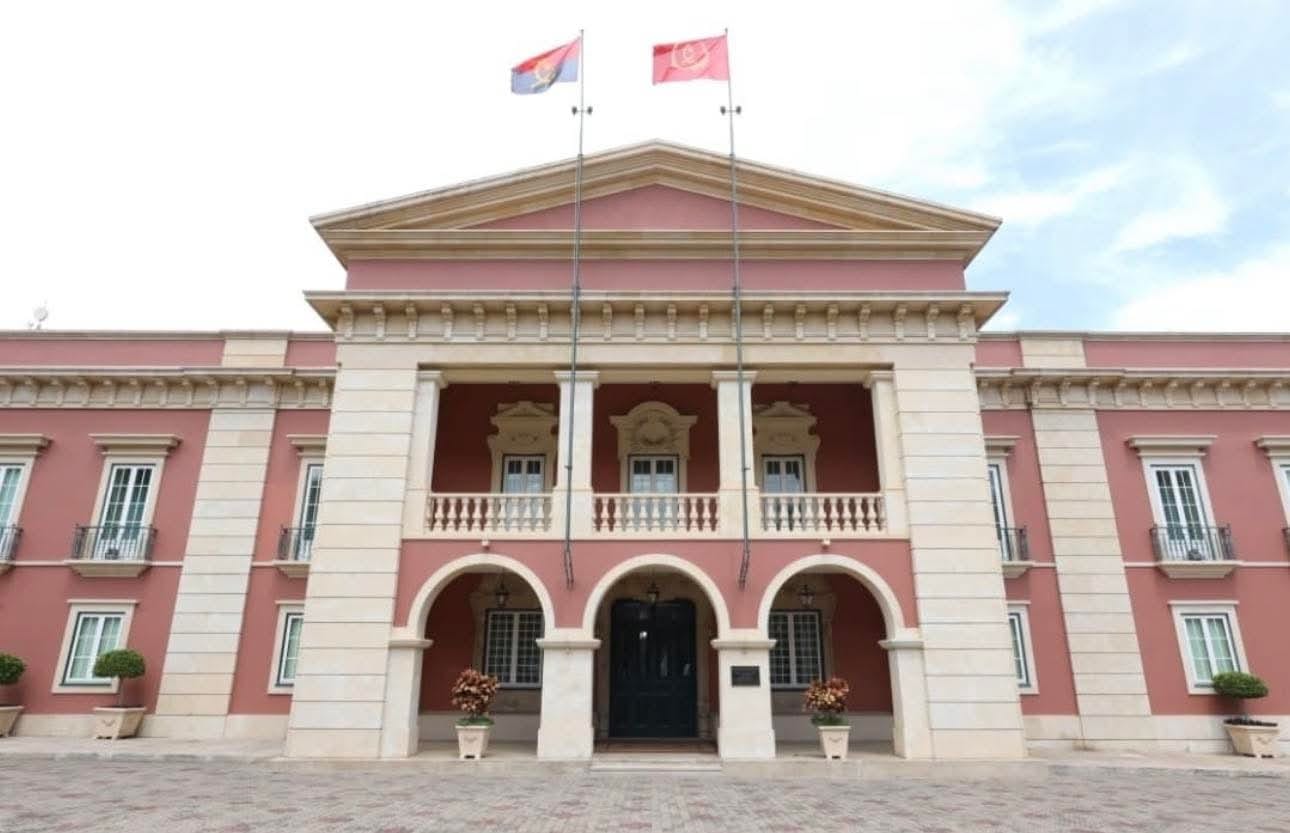 PRESIDENTE JOÃO LOURENÇO REÚNE-SE COM COMISSÃO MULTISSECTORIAL PARA CONSTRUÇÃO DE ESCOLAS