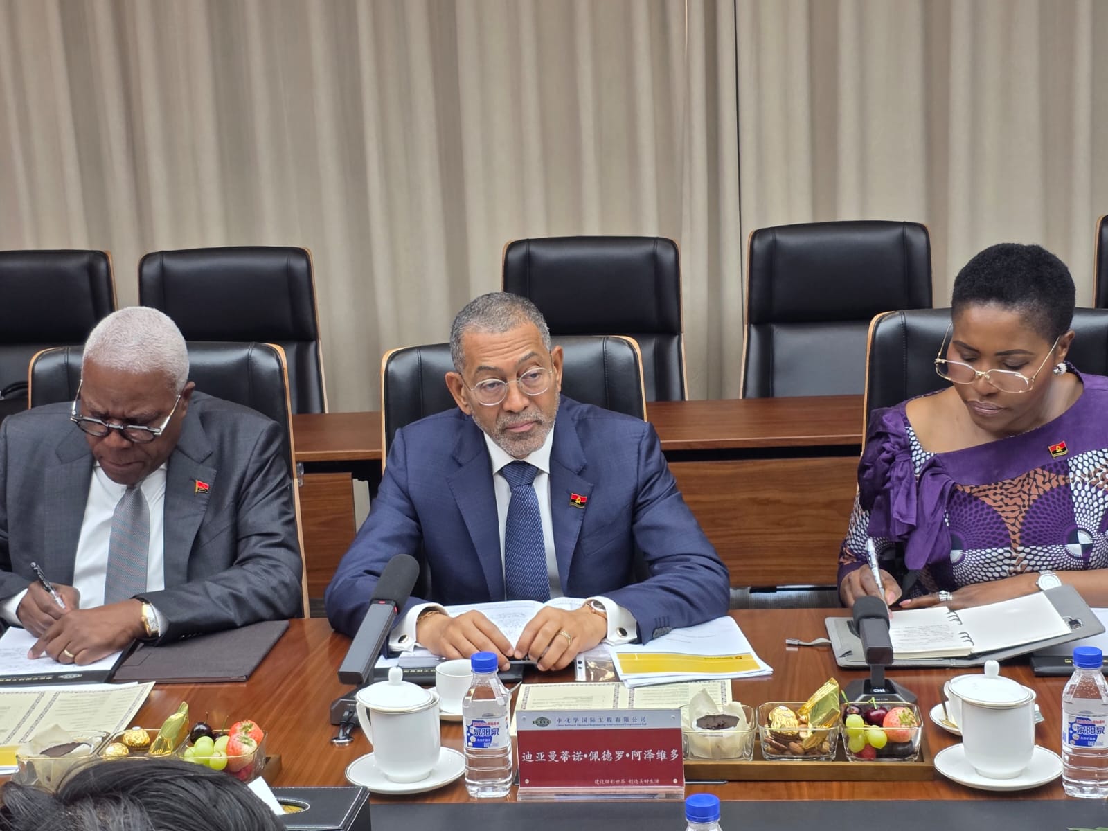 ANGOLA E CHINA REFORÇAM COOPERAÇÃO NO DOMÍNIO DO PETRÓLEO E GÁS