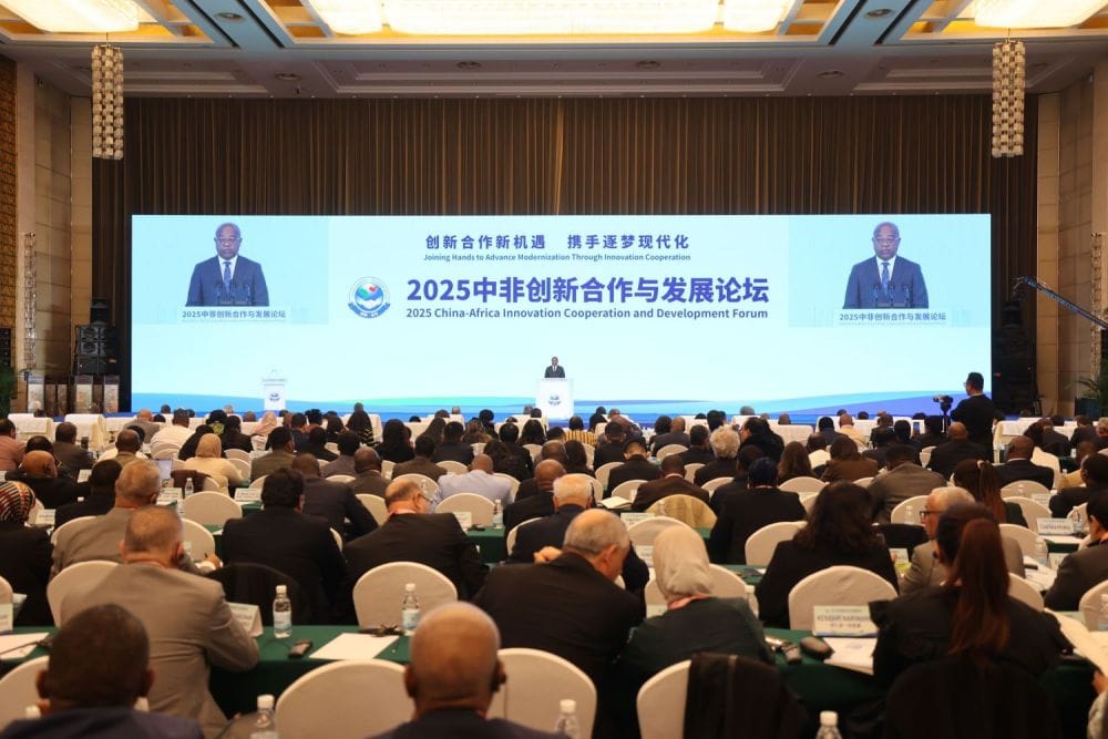 MINISTRO MÁRIO OLIVEIRA DESTACA CONTRIBUTO DA CHINA  NA CONSTRUÇÃO DE INFRA-ESTRUTURAS EM ÁFRICA