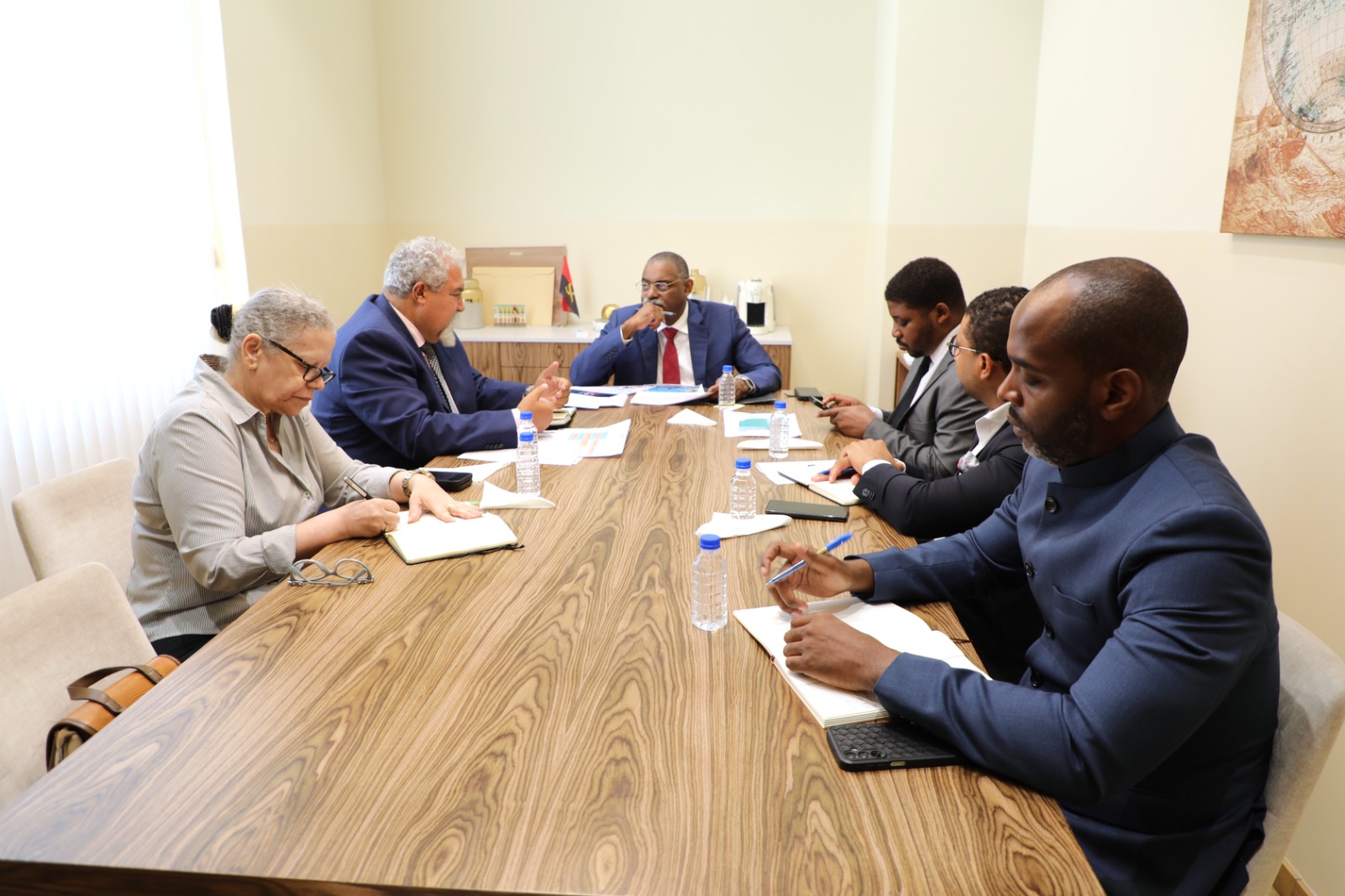 PRESIDENTE DO INSTITUTO NOVA ÁFRICA RECEBIDO PELO SECRETÁRIO DE ESTADO CUSTÓDIO VIEIRA LOPES