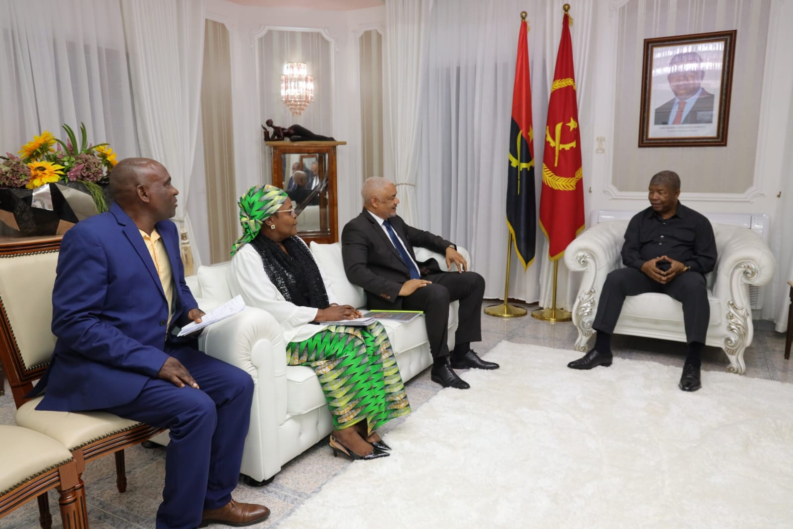 ASSOCIAÇÕES EMPRESARIAIS EM CABINDA RECEBIDAS PELO PRESIDENTE DA REPÚBLICA