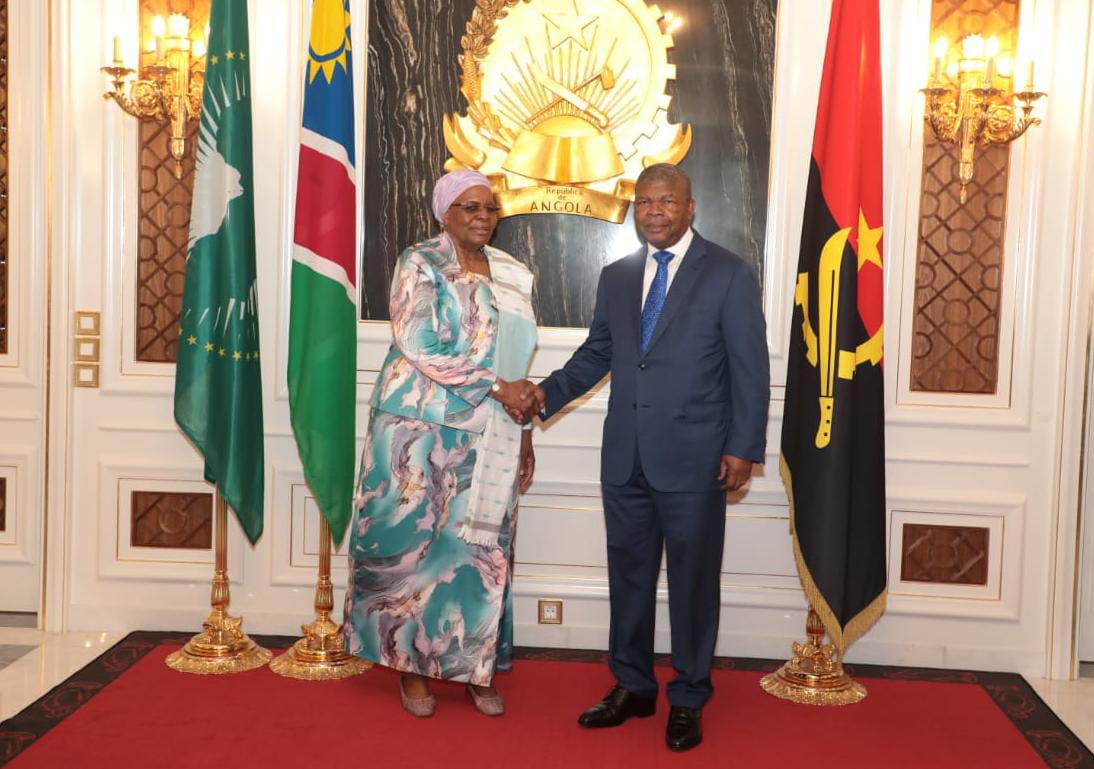 PRESIDENTES DE ANGOLA  E DA NAMÍBIA REUNIDOS NO PALÁCIO PRESIDENCIAL