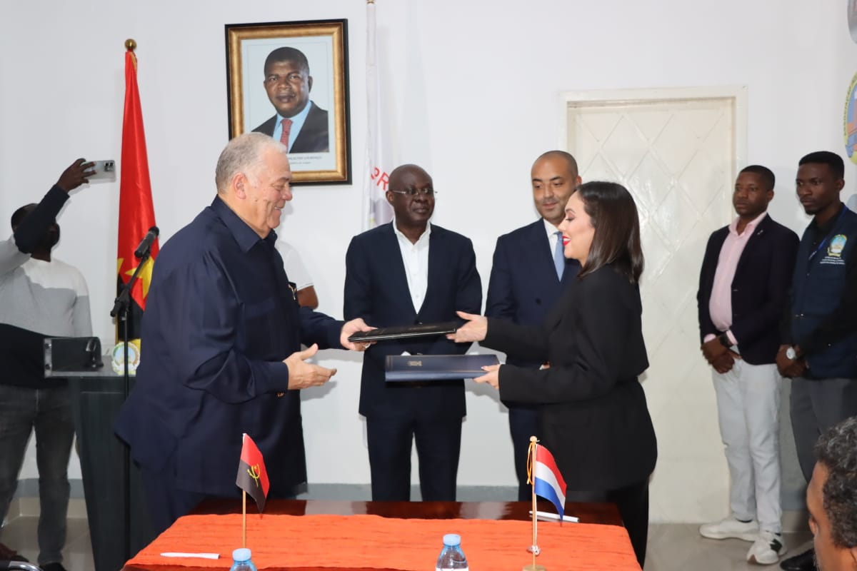 ANGOLA E PAÍSES BAIXOS PRONTOS PARA IMPUSIONAR INDÚSTRIA DE FRUTAS TROPICAIS