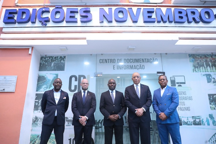 EMBAIXADOR FRANCISCO DA CRUZ VISITA EDIÇÕES NOVEMBRO