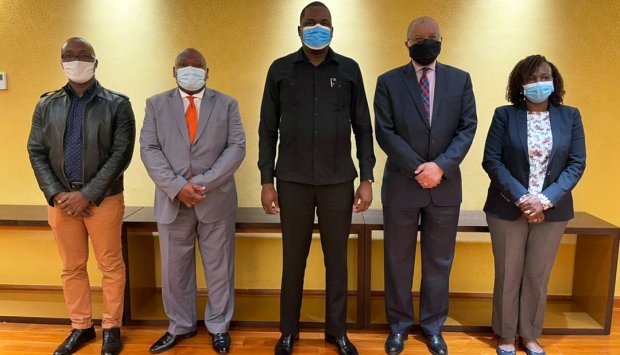 ANGOLA PARTICIPA NA CIMEIRA DA JUVENTUDE
