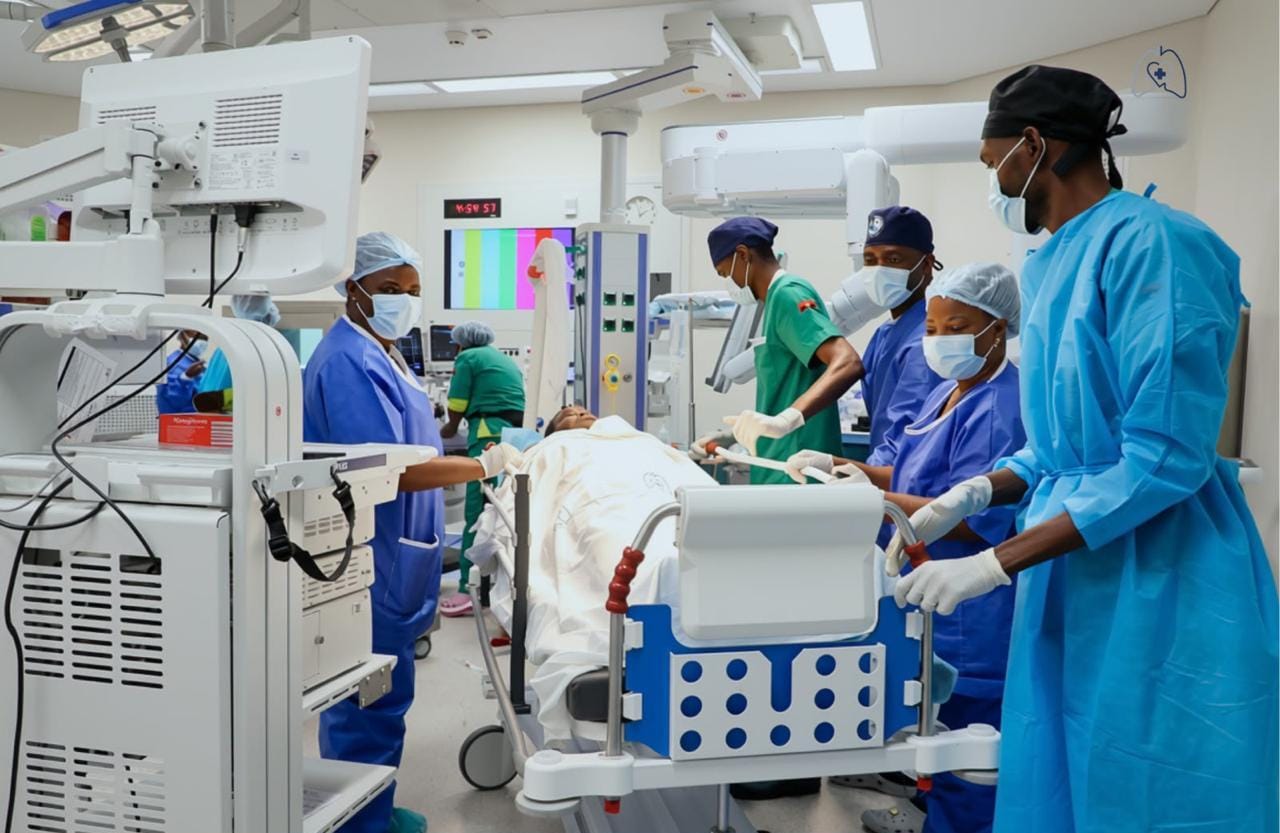 ANGOLA REALIZA PRIMEIRAS CIRURGIAS ROBÓTICAS RENAIS