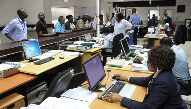 FUNÇÃO PÚBLICA :  ACRESCIDA  HORA E MEIA AO PERÍODO DE TRABALHO