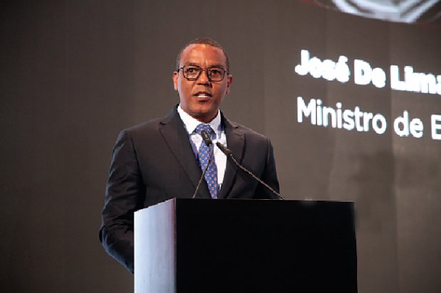 MINISTRO JOSÉ DE LIMA MASSANO TRABALHA NA PROVÍNCIA DO HUAMBO
