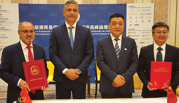 MINISTÉRIO DA ENERGIA E ÁGUA E A EMPRESA CHINESA CMEC ASSINAM MEMORANDO