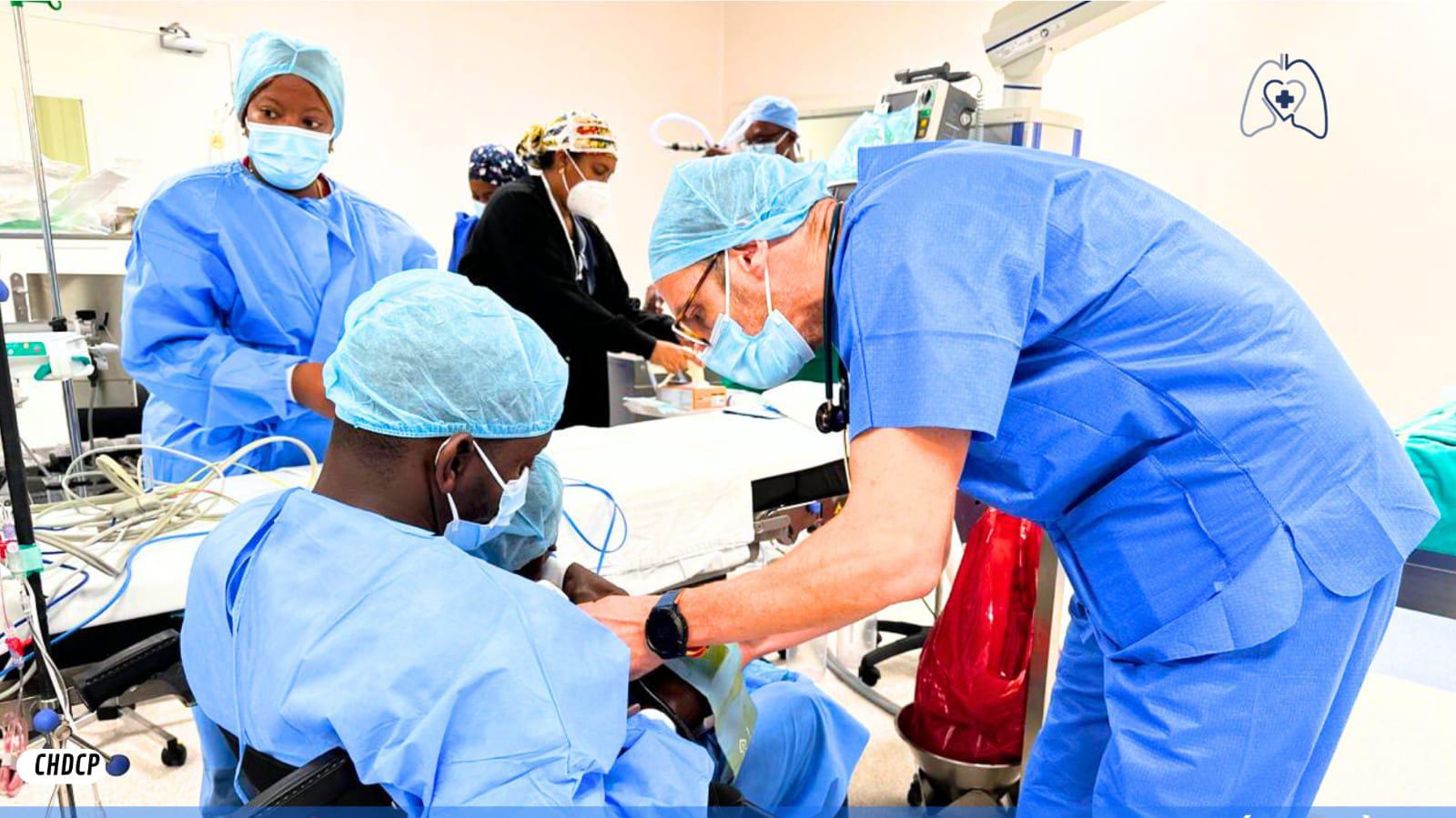 CRINÇAS COM PROBLEMAS CARDIÁCOS RECEBEM ATENDIMENTO EM CAMPANHA DO HOSPITAL DOM ALEXANDRE  DO NASCIMENTO