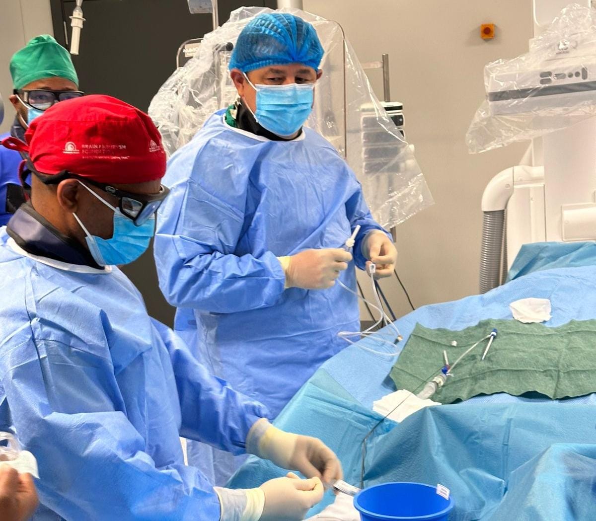 COMPLEXO HOSPITALAR GENERAL PEDALÉ EFECTUA PRIMEIRO TRATAMENTO INVASIVO VACULAR CEREBRAL