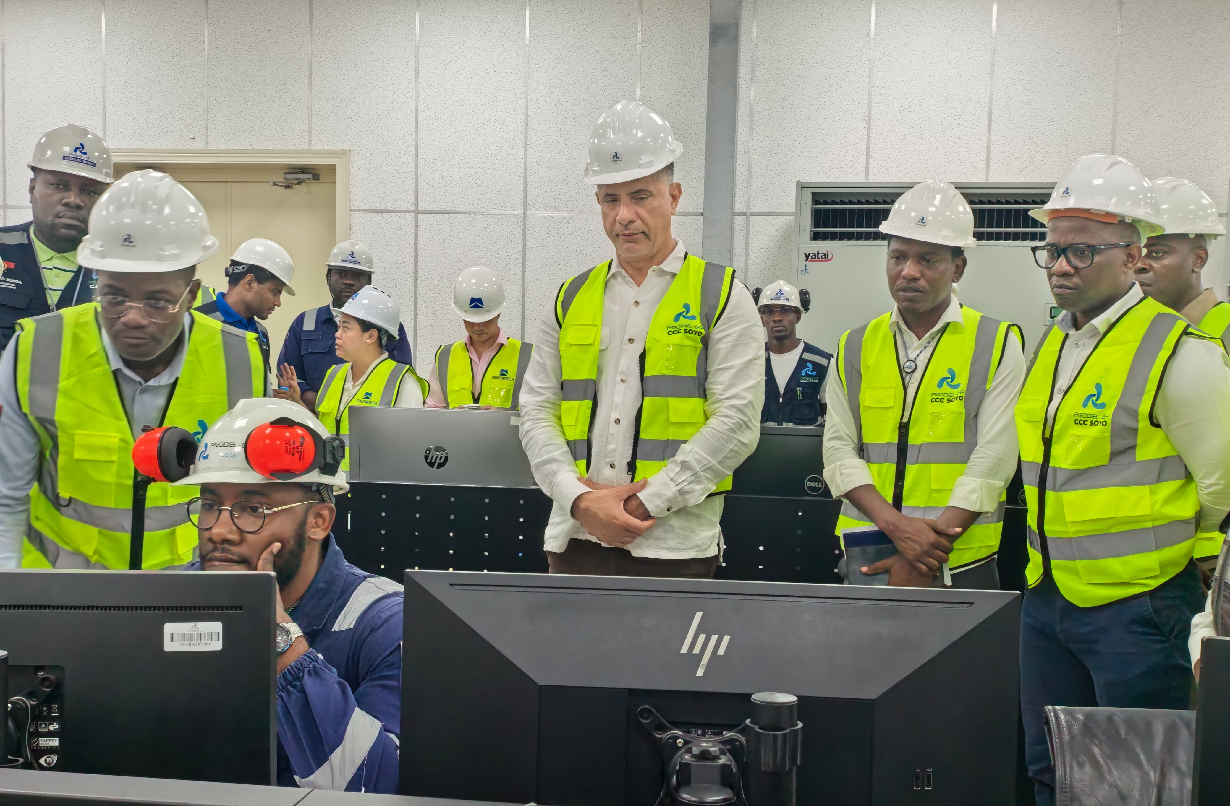 MINISTRO DA ENERGIA E ÁGUAS CONSTATA PROJECTOS NO SOYO