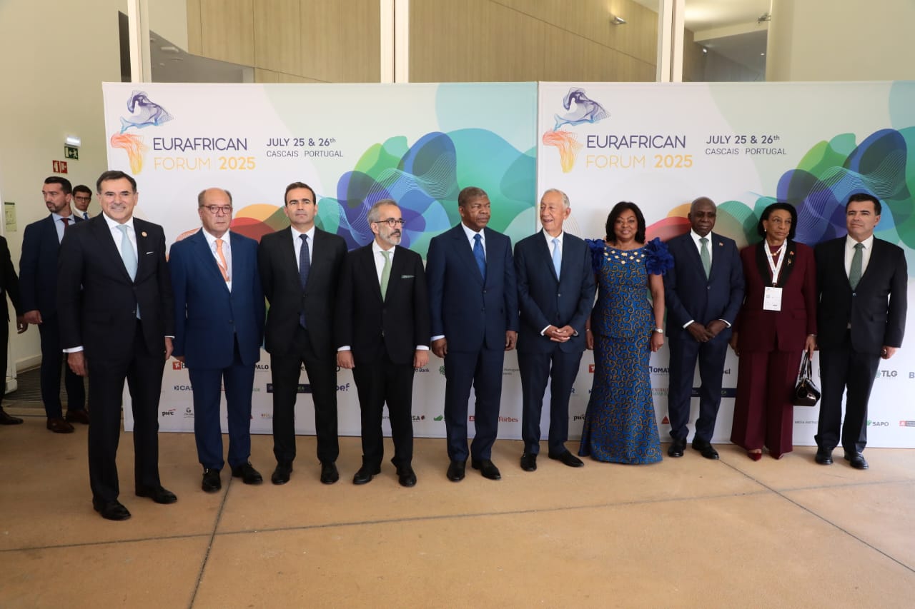 CHEFE DE ESTADO PARTICIPA NO DIÁLOGO SOBRE MUNDO CONTEMPORÂNEO