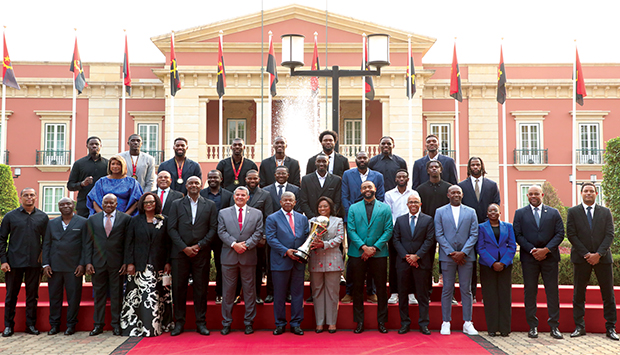 PRESIDENTE DA REPÚBLICA CONSIDERA CAMPEÕES AFRICANOS O ORGULHO DO PAÍS