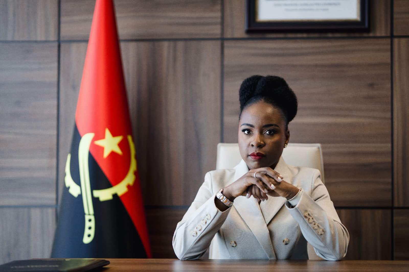 MINISTRA VERA DAVES NO FÓRUM DE NEGÓCIOS E INVESTIMENTOS ANGOLA-REINO UNIDO