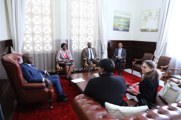 MINISTRO TÉTE ANTÓNIO CONCEDE AUDIÊNCIA AOS EMBAIXADORES DO QUÉNIA E DE FRANÇA