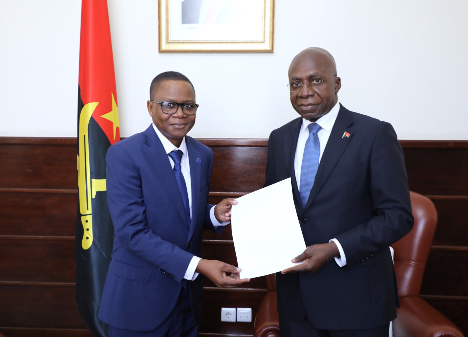 MINISTRO TÉTE ANTÓNIO REÚNE COM DIRECTOR OIT