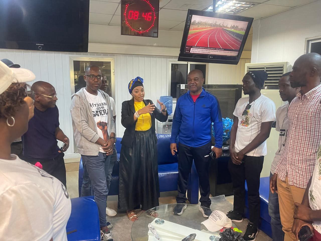 MINISTRO MÁRIO OLIVEIRA VISITAINSTALAÇÕES DA RÁDIO LUANDA